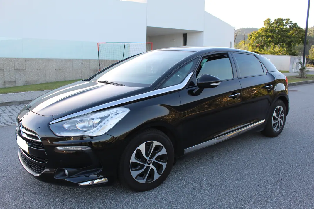 DS DS5 2013 - 9000 EUR, 195999 km - AUTO.MOTO.pt - 195999km - foto 7 de 15