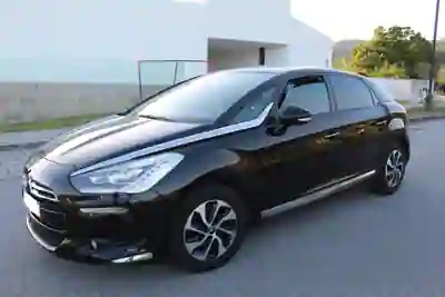 DS DS5 2013 - 9000 EUR, 195999 km - AUTO.MOTO.pt - 195999km - foto 7 de 15