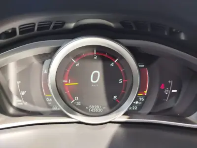 Volvo V40 Cross Country 2014 - 13950 EUR, 143620 km - AUTO.MOTO.pt - 143620km - foto 7 de 19