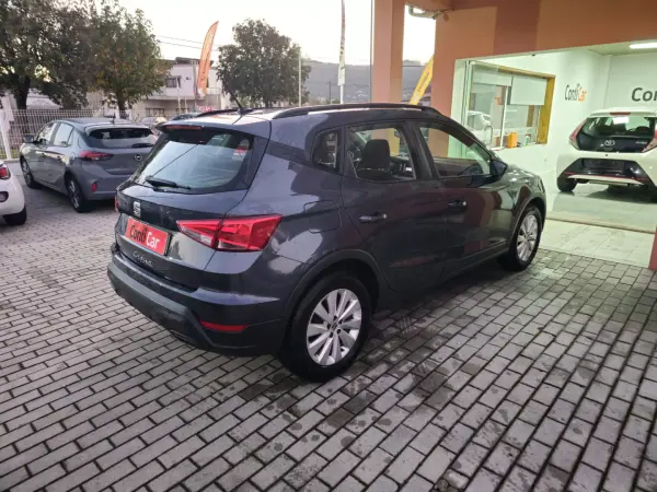 SEAT Arona 2024 - 15500 EUR, 32919 km - AUTO.MOTO.pt - 32919km - foto 4 de 11