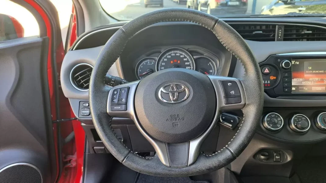 Toyota Yaris 2014 - 11890 EUR, 90525 km - AUTO.MOTO.pt - 90525km - foto 32 de 39