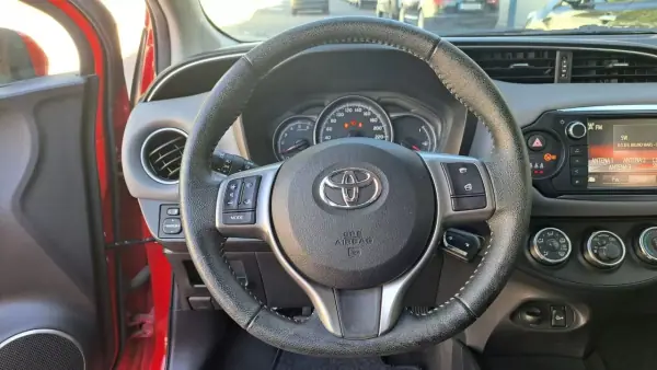Toyota Yaris 2014 - 11890 EUR, 90525 km - AUTO.MOTO.pt - 90525km - foto 32 de 39