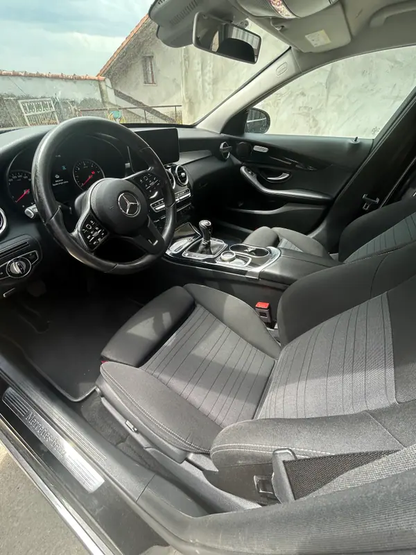 Mercedes-Benz C 180 2019 - 16500 EUR, 215000 km - AUTO.MOTO.pt - 215000km - foto 10 de 13