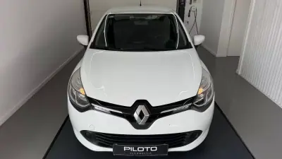 Renault Clio 2015 - 9990 EUR, 83183 km - AUTO.MOTO.pt - 83183km - foto 3 de 19