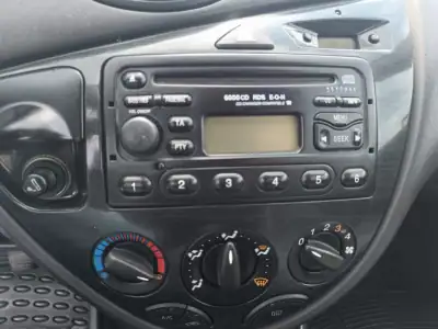 Ford Focus 2002 - 1800 EUR, 400000 km - AUTO.MOTO.pt - 400000km - foto 16 de 16