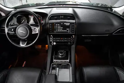 Jaguar F-Pace 2018 - 22990 EUR, 155156 km - 155156km - foto 37 de 48