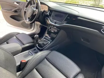 Opel Astra Sports Tourer 2020 - 17500 EUR, 134000 km - AUTO.MOTO.pt - 134000km - foto 18 de 30
