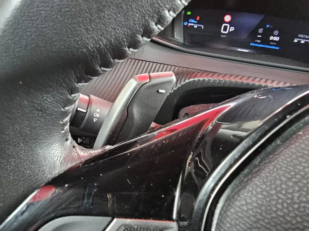 Peugeot 2008 2023 - 22999 EUR, 119000 km - AUTO.MOTO.pt - 119000km - foto 11 de 21