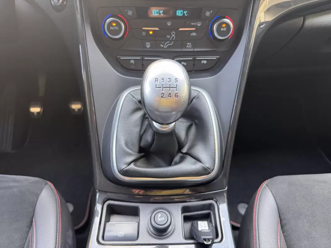 Ford Kuga 2018 - 16500 EUR, 54485 km - AUTO.MOTO.pt - 54485km - foto 18 de 25
