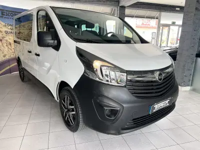 Opel Vivaro 2018 - 24600 EUR, 131722 km - AUTO.MOTO.pt - 131722km - foto 2 de 24