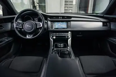 Jaguar XF 2017 - 24990 EUR, 145800 km - AUTO.MOTO.pt - 145800km - foto 11 de 55