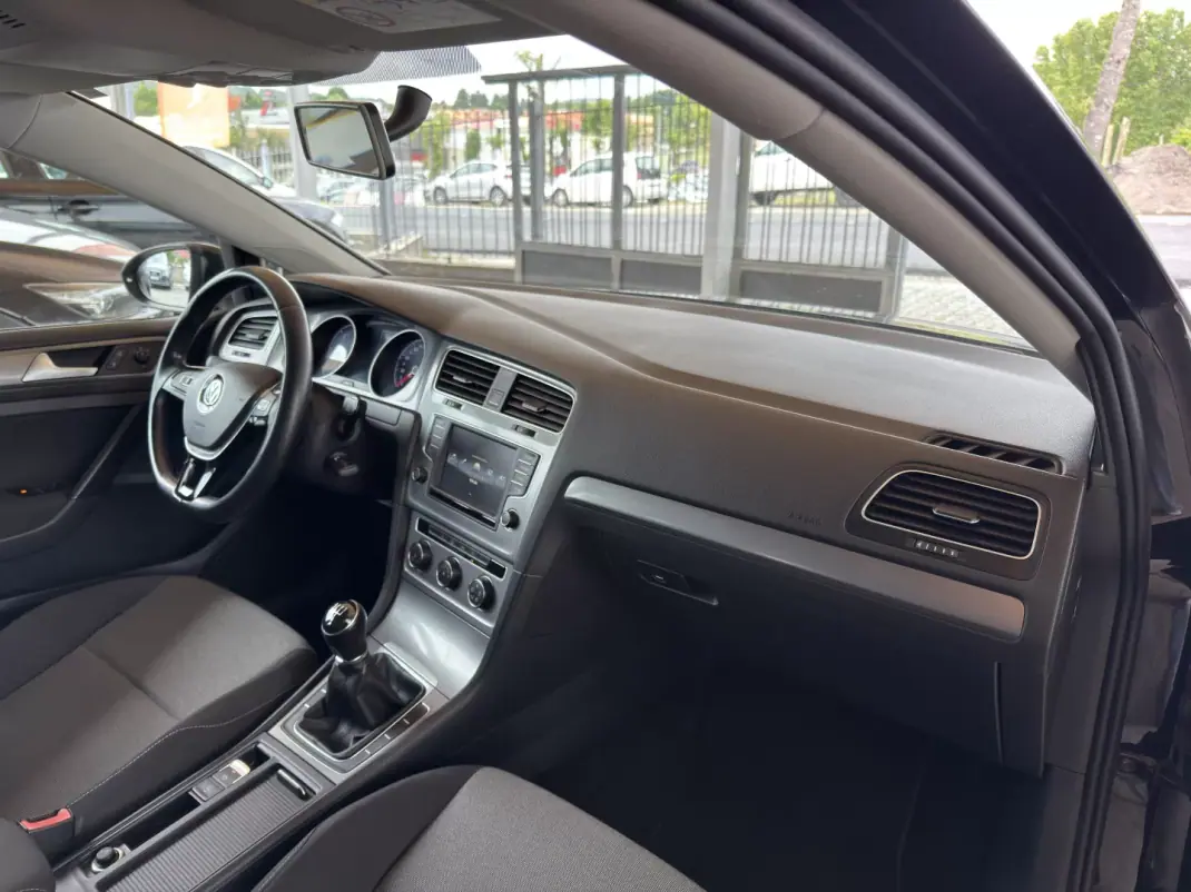 Volkswagen Golf 2015 - 12500 EUR, 195718 km - AUTO.MOTO.pt - 195718km - foto 26 de 27