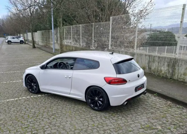 Volkswagen Scirocco 2008 - 13990 EUR, 180000 km - AUTO.MOTO.pt - 180000km - foto 4 de 12
