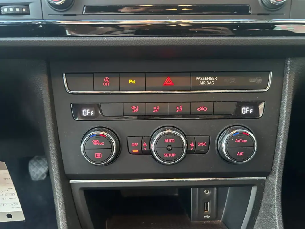 SEAT Leon ST 2016 - 11990 EUR, 240000 km - AUTO.MOTO.pt - 240000km - foto 15 de 19