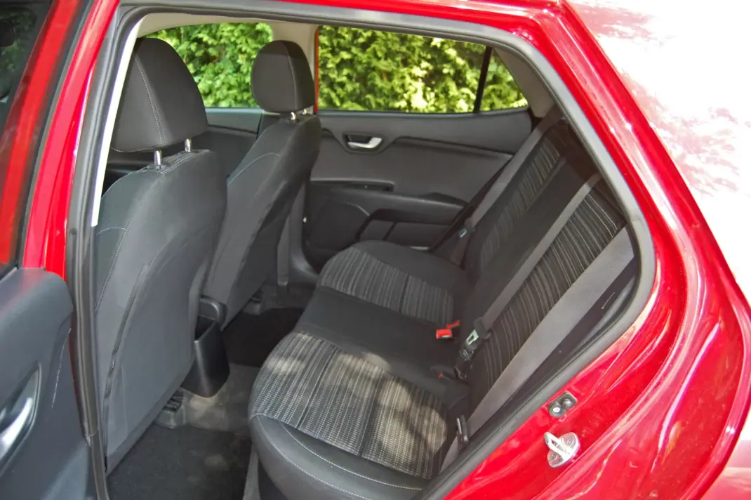 Kia Stonic 2019 - 12990 EUR, 101500 km - AUTO.MOTO.pt - 101500km - foto 10 de 10