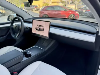 Tesla Model Y 2024 - 34999 EUR, 52000 km - foto 6 de 14
