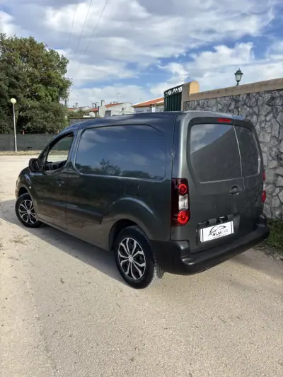 Citroën Berlingo 2017 - 8500 EUR, 239000 km - AUTO.MOTO.pt - 239000km - foto 3 de 3