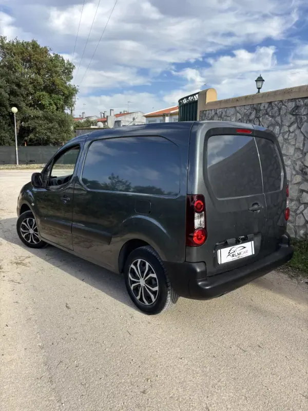 Citroën Berlingo 2017 - 8500 EUR, 239000 km - AUTO.MOTO.pt - 239000km - foto 3 de 3