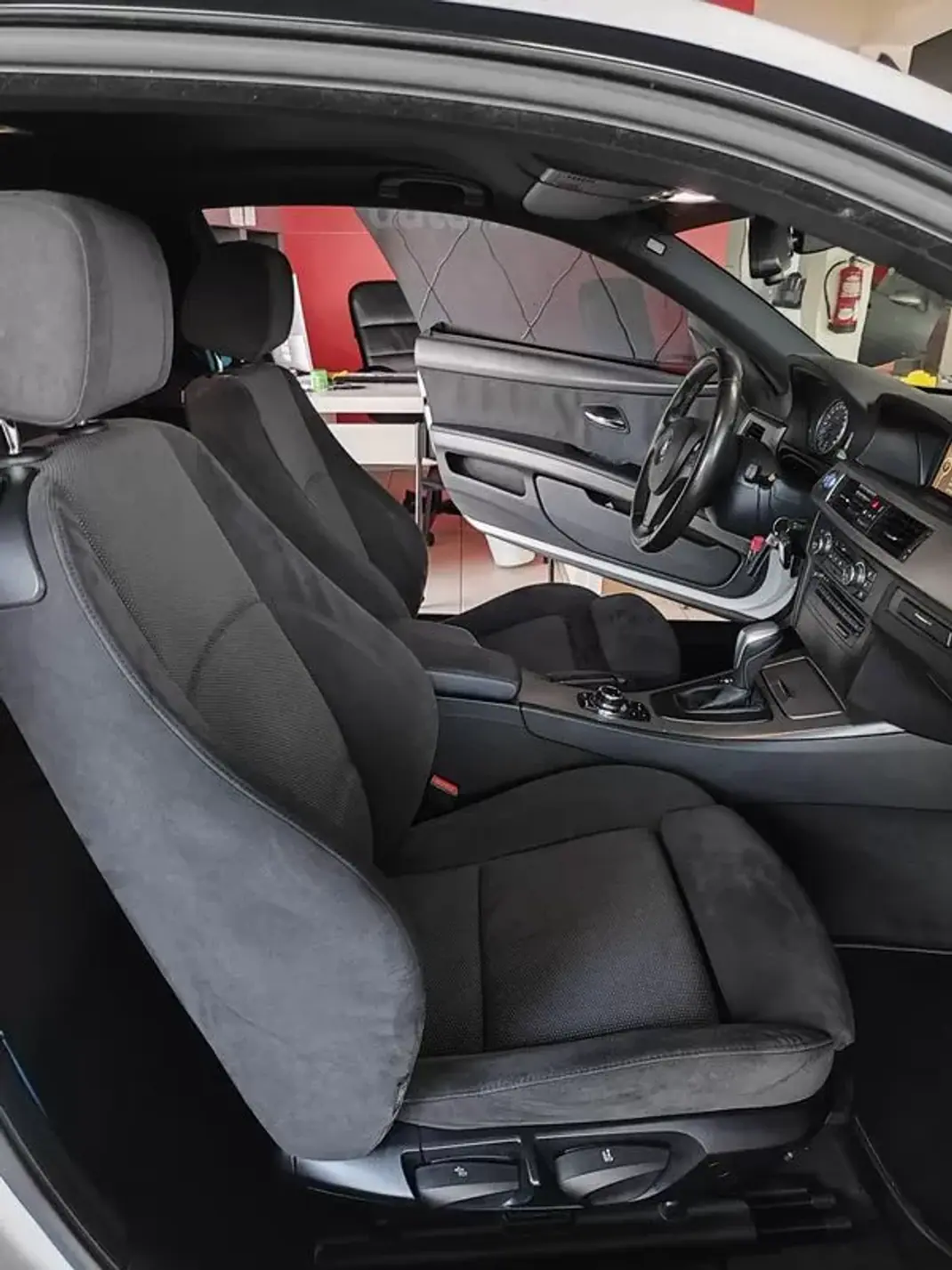 BMW 320 2012 - 18650 EUR, 179300 km - AUTO.MOTO.pt - 179300km - foto 18 de 35