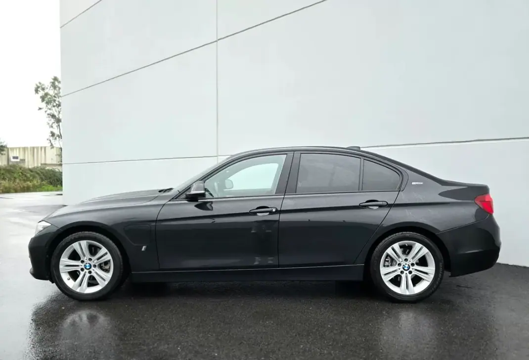 BMW 330 2017 - 18990 EUR, 115000 km - AUTO.MOTO.pt - 115000km - foto 4 de 40