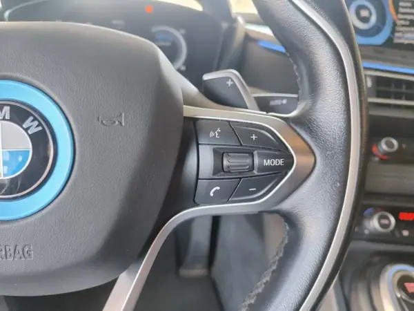 BMW i8 2017 - 65500 EUR, 96600 km - AUTO.MOTO.pt - 96600km - foto 29 de 38