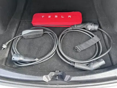 Tesla Model 3 2019 - 15500 EUR, 333000 km - AUTO.MOTO.pt - 333000km - foto 28 de 62