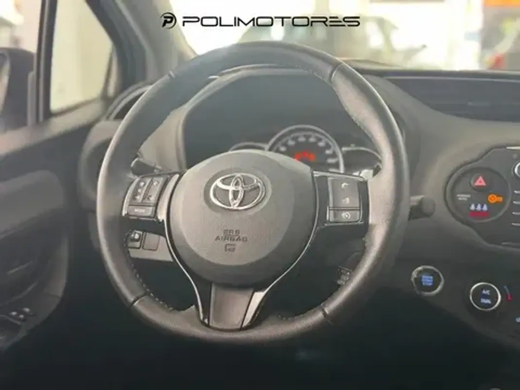 Toyota Yaris 2018 - 14750 EUR, 84619 km - 84619km - foto 11 de 17