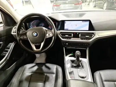 BMW 318 2021 - 26750 EUR, 127950 km - AUTO.MOTO.pt - 127950km - foto 5 de 9