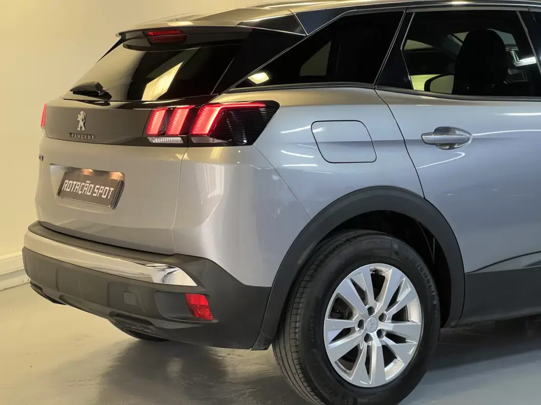 Peugeot 3008 2019 - 13990 EUR, 110000 km - AUTO.MOTO.pt - 110000km - foto 10 de 27