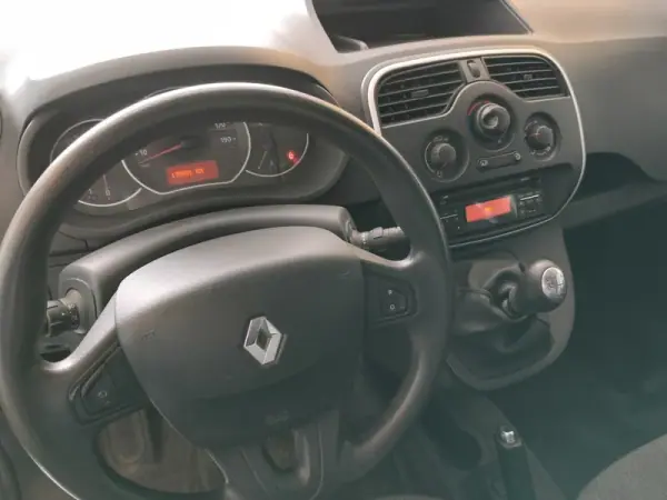 Renault Kangoo 2021 - 9350 EUR, 178000 km - AUTO.MOTO.pt - 178000km - foto 5 de 6