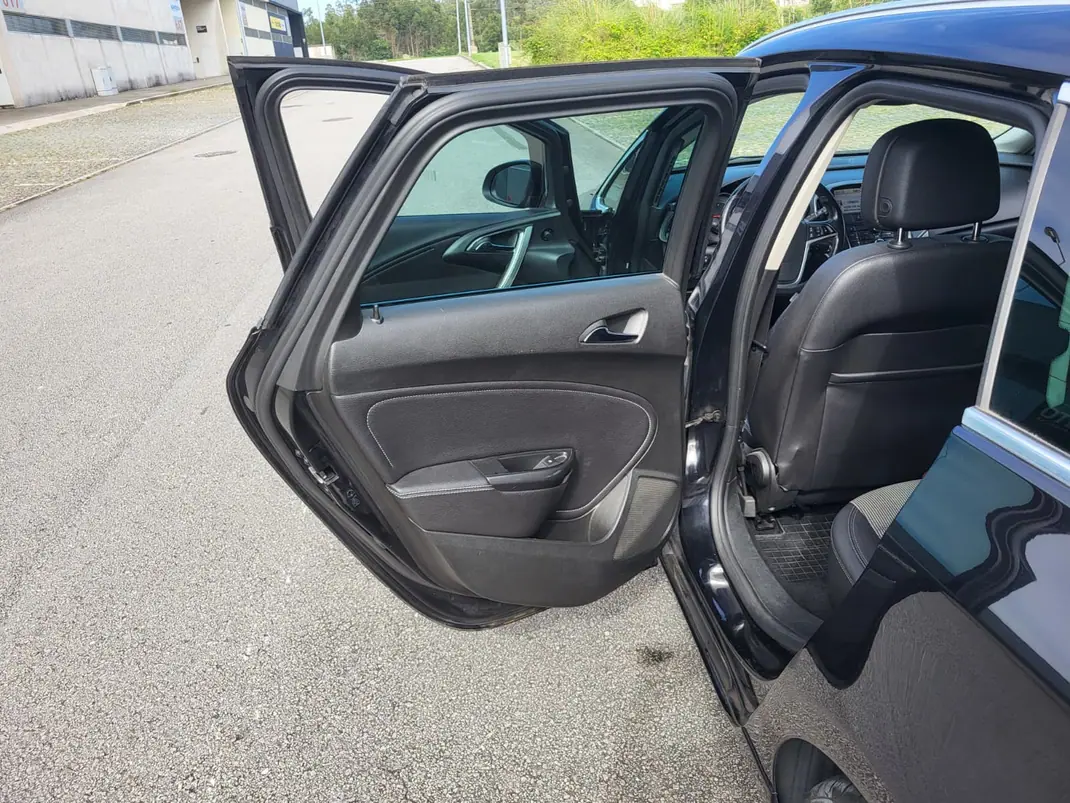 Opel Astra Sports Tourer 2011 - 6599 EUR, 190000 km - AUTO.MOTO.pt - 190000km - foto 7 de 14