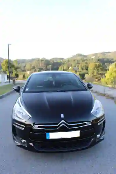 DS DS5 2013 - 9000 EUR, 195999 km - AUTO.MOTO.pt - 195999km - foto 5 de 15