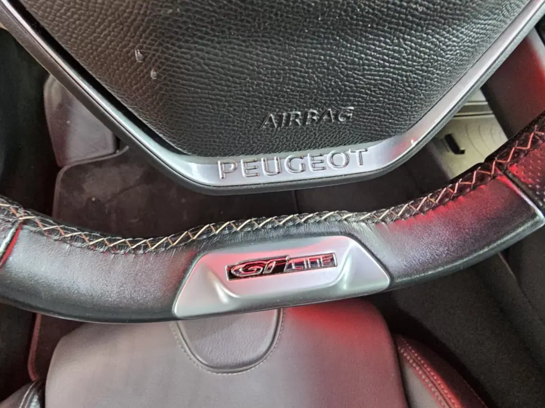 Peugeot 508 SW 2020 - 23499 EUR, 100000 km - AUTO.MOTO.pt - 100000km - foto 12 de 19