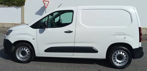 Citroën Berlingo 2020 - 12990 EUR, 127200 km - AUTO.MOTO.pt - 127200km - foto 6 de 19