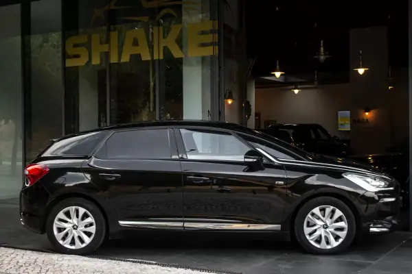 Citroën DS5 2013 - 8900 EUR, 242219 km - AUTO.MOTO.pt - 242219km - foto 5 de 38