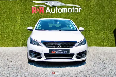 Peugeot 308 2018 - 11900 EUR, 90000 km - 90000km - foto 4 de 29