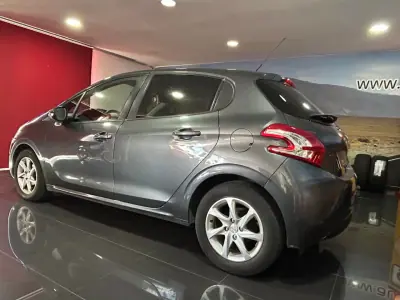 Peugeot 208 2014 - 9500 EUR, 220749 km - 220749km - foto 4 de 18