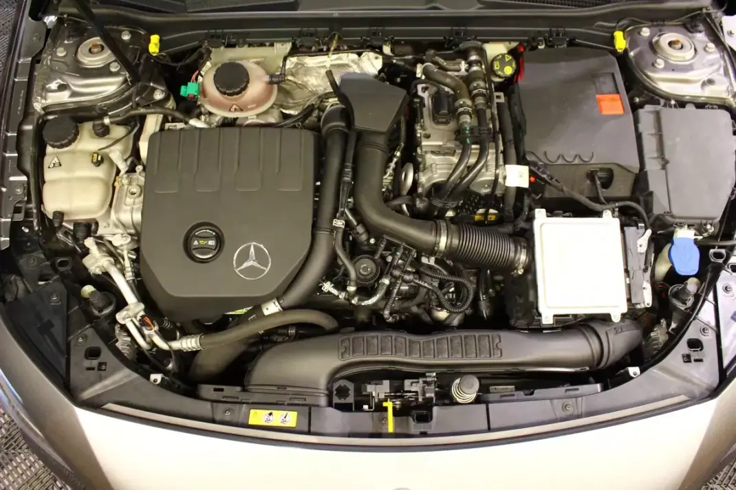 Mercedes-Benz A 250 2020 - 23900 EUR, 140000 km - AUTO.MOTO.pt - 140000km - foto 33 de 35