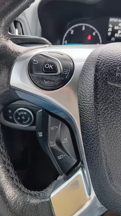 Ford Transit Connect 2018 - 12300 EUR, 207321 km - AUTO.MOTO.pt - 207321km - foto 12 de 21