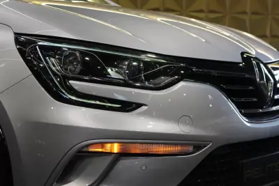 Renault Mégane Sport Tourer 2020 - 16790 EUR, 137000 km - AUTO.MOTO.pt - 137000km - foto 10 de 37