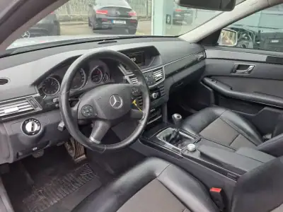 Mercedes-Benz E 250 2009 - 14450 EUR, 234946 km - AUTO.MOTO.pt - 234946km - foto 17 de 23