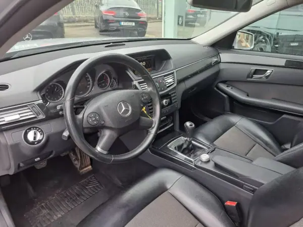 Mercedes-Benz E 250 2009 - 14450 EUR, 234946 km - AUTO.MOTO.pt - 234946km - foto 17 de 23