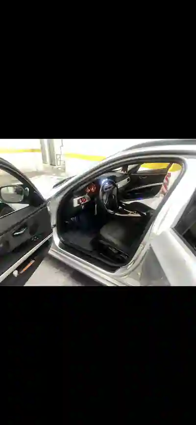 BMW 320 2011 - 7750 EUR, 263000 km - AUTO.MOTO.pt - 263000km - foto 11 de 15