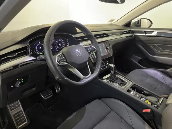 Volkswagen Arteon Shooting Brake 2021 - 27950 EUR, 91000 km - AUTO.MOTO.pt - 91000km - foto 13 de 41