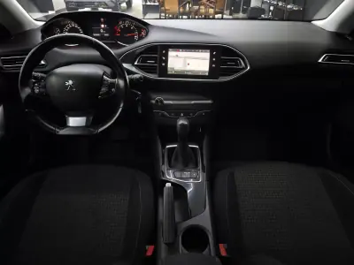 Peugeot 308 2017 - 13950 EUR, 183610 km - AUTO.MOTO.pt - 183610km - foto 22 de 45