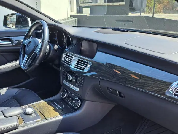 Mercedes-Benz CLS 350 2014 - 29000 EUR, 237000 km - AUTO.MOTO.pt - 237000km - foto 19 de 50