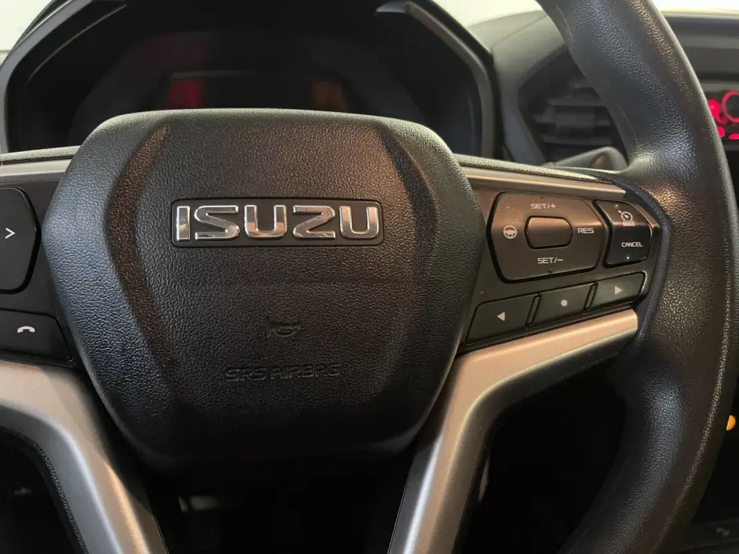 Isuzu D-Max 2023 - 32950 EUR, 32000 km - AUTO.MOTO.pt - 32000km - foto 21 de 26
