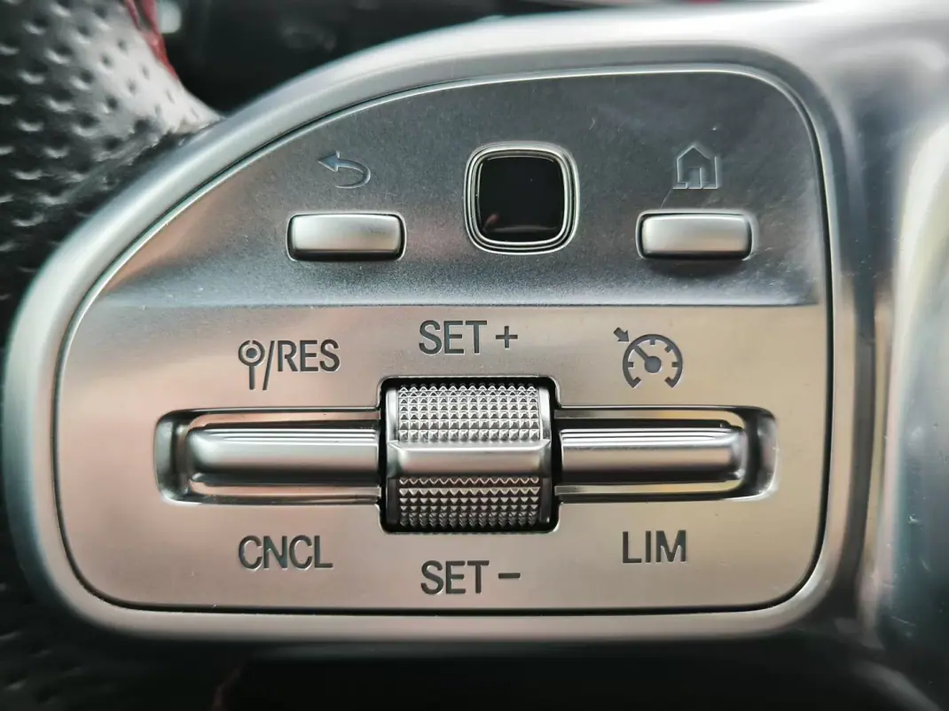 Mercedes-Benz A 250 Limousine 2020 - 25950 EUR, 141000 km - AUTO.MOTO.pt - 141000km - foto 49 de 55