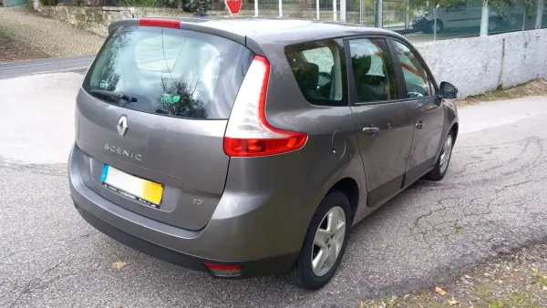 Renault Grand Scénic 2016 - 9800 EUR, 192830 km - AUTO.MOTO.pt - 192830km - foto 5 de 14