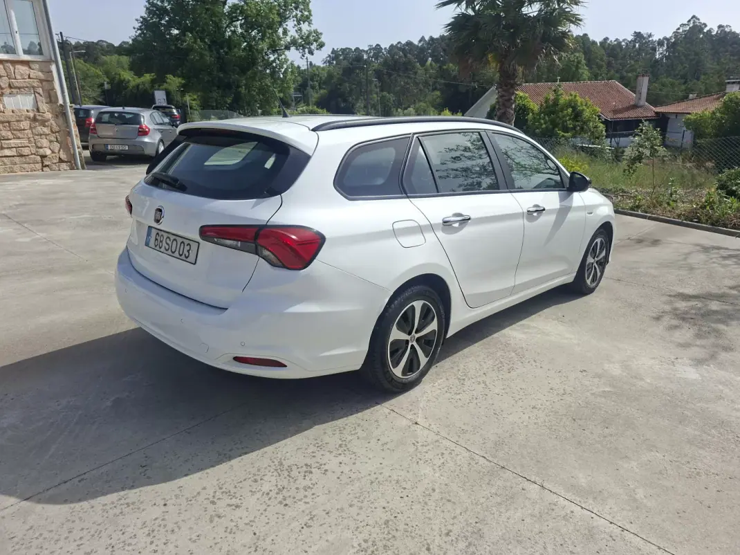 Fiat Tipo Station Wagon 2017 - 9980 EUR, 170000 km - AUTO.MOTO.pt - 170000km - foto 3 de 21